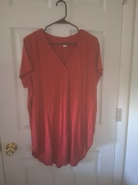Old Navy V-Neck Short Sleeve Tunic in Red